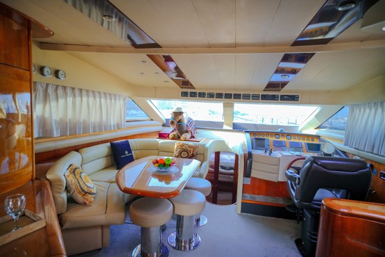 luna yacht | AED700/hour